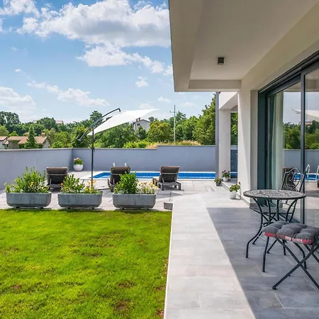 Stunning In With Kitchen *