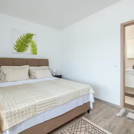 Vakantiehuis Stunning In With Kitchen *