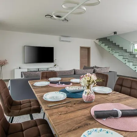 Ferienhaus Stunning In With Kitchen *