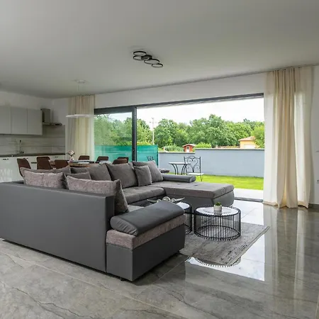 Stunning In With Kitchen