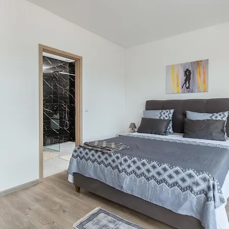 Vakantiehuis Stunning In With Kitchen *